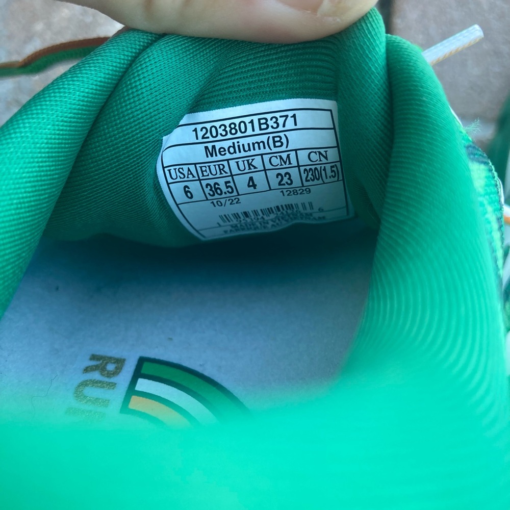 Brooks Run Lucky Gosht 15 Woman’s size 6 St Patrick’s celebration - Picture 7 of 8